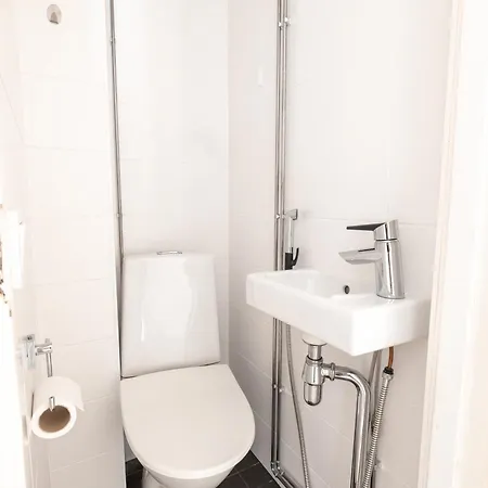 شقة --2ndhomes Cozy Courtyard With Location In Kamppi--