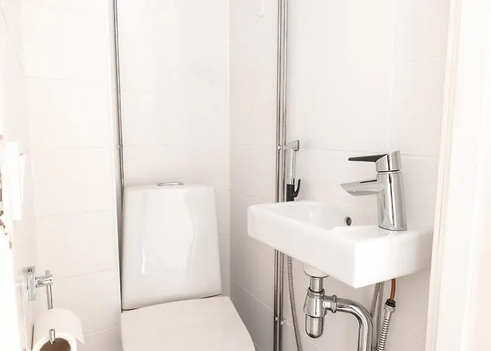 Apartamento --2ndhomes Cozy Courtyard With Location In Kamppi--