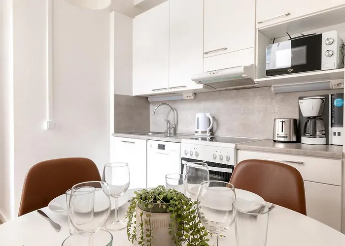 --2ndhomes Cozy Courtyard With Location In Kamppi-- Helsinki