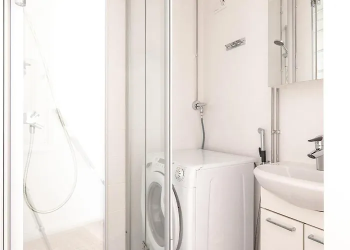 --2ndhomes Cozy Courtyard With Location In Kamppi-- Helsingfors